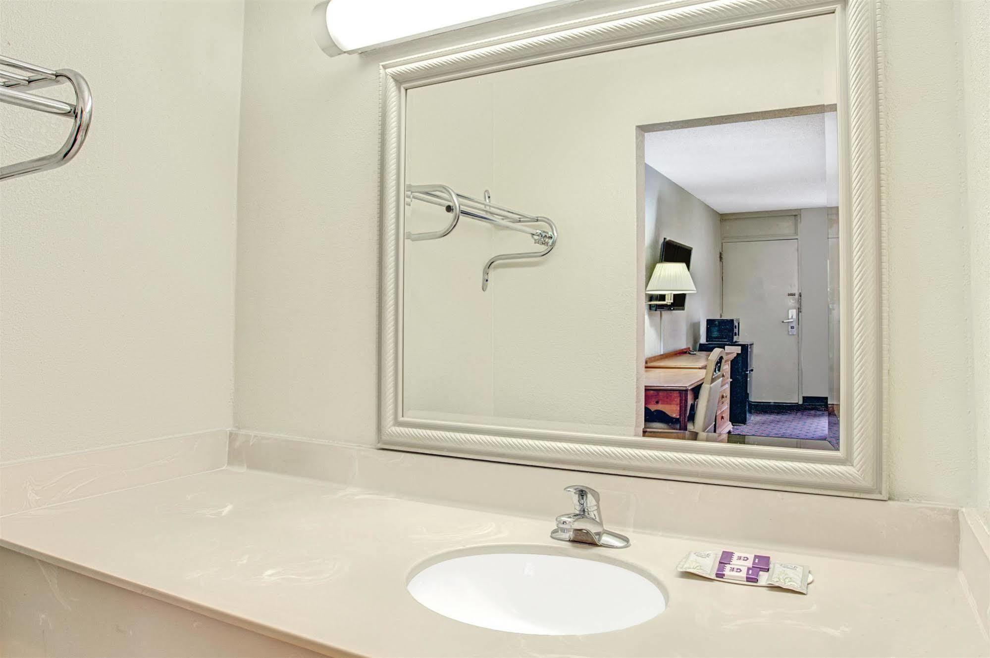 Knights Inn Memphis Airport Bagian luar foto