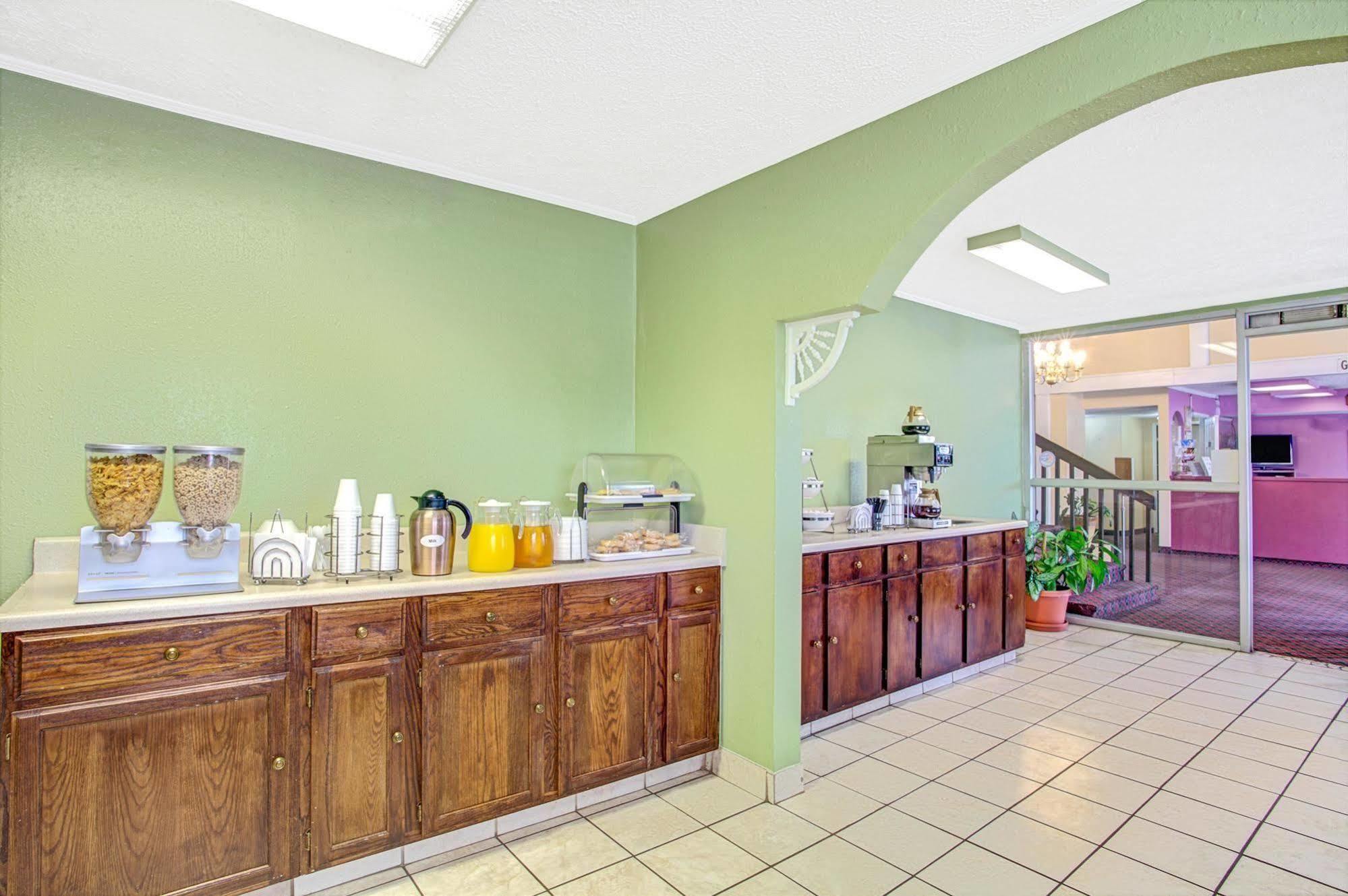 Knights Inn Memphis Airport Bagian luar foto